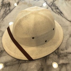 Pith helmet